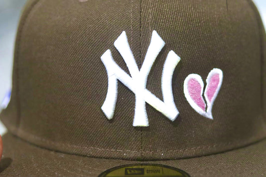 Mocha Yankees "Heartbreak" Exclusive 59FIFTY Fitted Cap Pink Undervisor